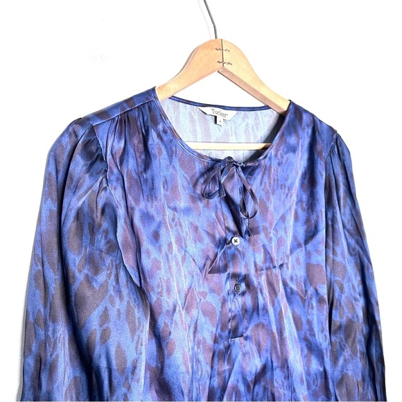 Tucker | Blue Animal Print Tie Neck Ruffle Cuff Silk Blouse Size Medium - Picture 2 of 6
